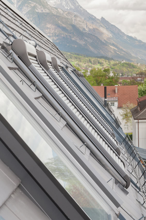 Roto Designo R6/R8 Außenrollladen ZRO RT2 13/07 E_ R703 Elektro Anthr ...